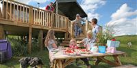 Our top tips for a perfect glamping picnic