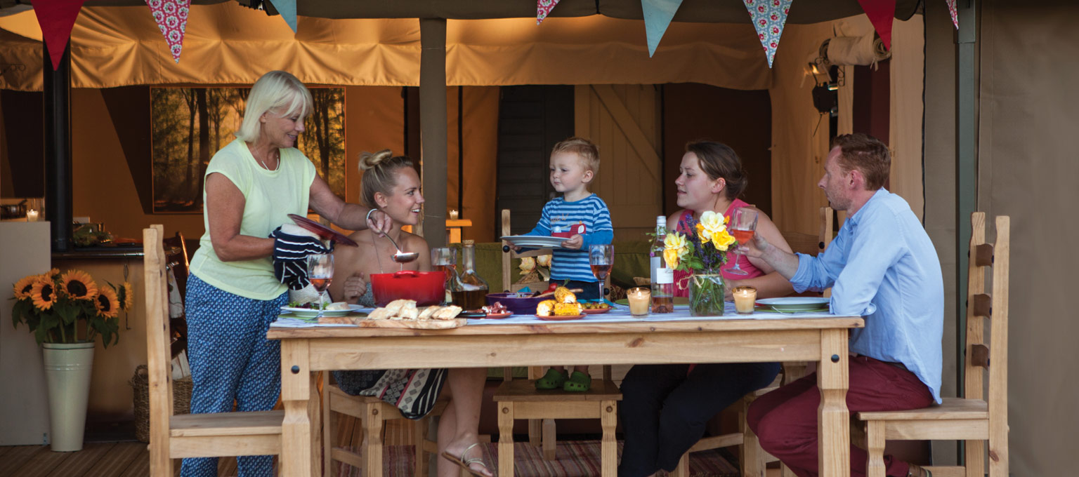 Lantern & Larks dining